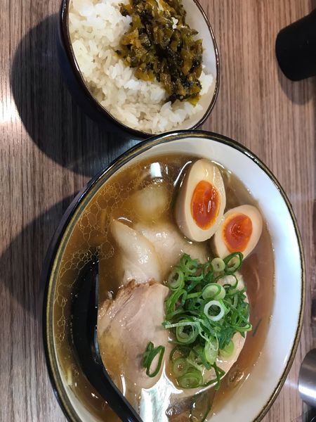 「にぼ醤油 味玉付 850円」@煮干しラーメン にぼってるの写真