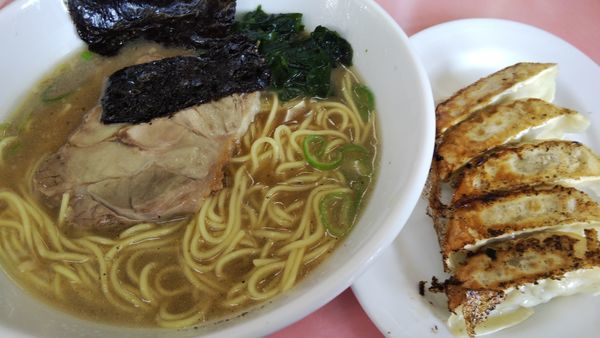 「ラーメン 餃子 ¥550」@ラーメンショップ 橋戸店の写真