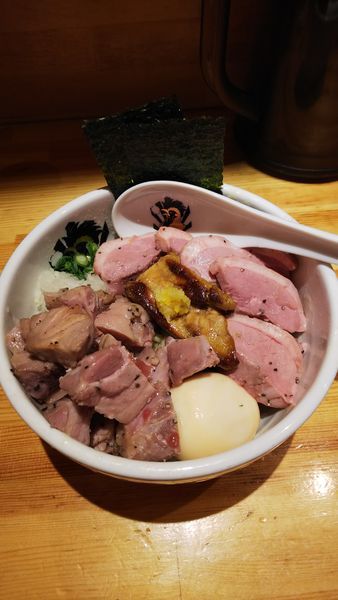 「特製フォアグラ油そば（大盛り）＋鴨チャーシューMix」@満鶏軒の写真