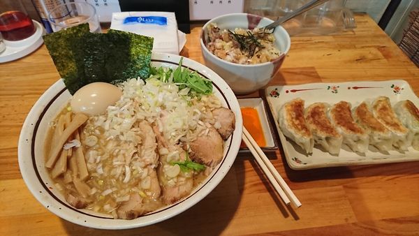 「特製魚介豚骨ラーメン(中)ネギ、チャーシュー  その他」@麺屋 くおんの写真