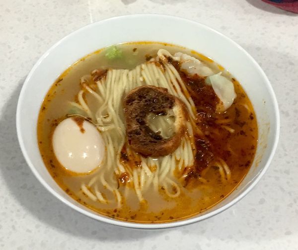 「魚介のラビオリ風ワンタンにアリッサオイルをかけたヒュメ・ド・」@ラーメン星印の写真