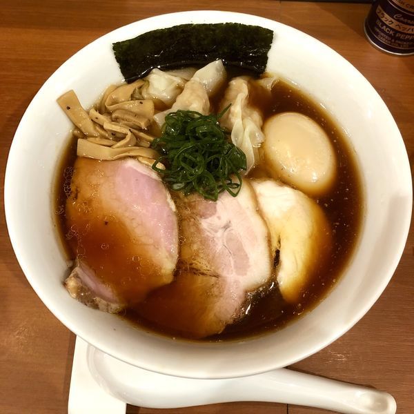 「特製醤油ラーメン 大 ￥1080」@自家製手もみ麺 鈴ノ木の写真