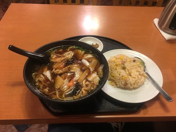 「ランチ(広東麺と半チャーハン)540円」@中国料理 東北餃子房の写真
