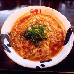 ての辛ラーメン（大辛 800円）＋半ライス（100円）