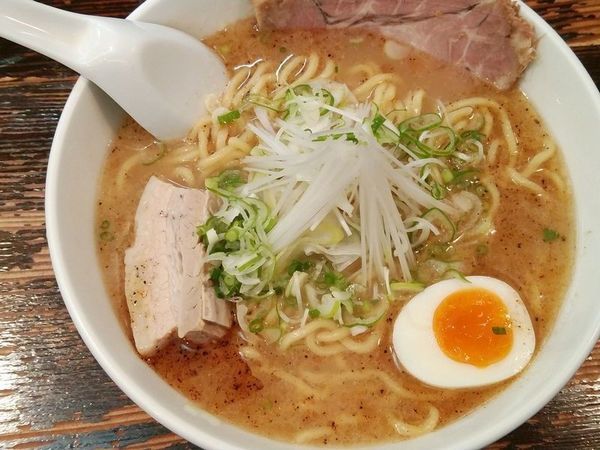 「塩らーめん＋スタッフズ」@らーめん 黒兵衛の写真