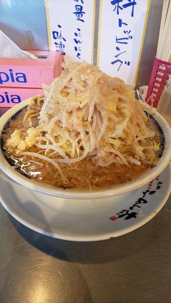 「ラーメン小 麺半分➕野菜➕油」@らーめん大 平井店の写真