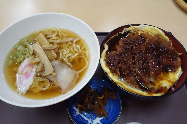 「ミニラーメン・ミニソースかつ丼セット」@つきみが丘町民センターの写真