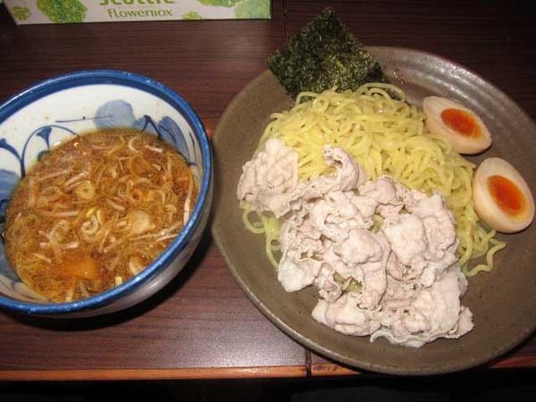 「豚しゃぶつけ麺並　800円＋無料の味玉」@赤坂 麺道 いってつの写真