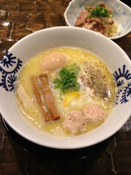 「特級純鶏そば  ローストポーク丼  つけそば」@特級鶏蕎麦 龍介の写真