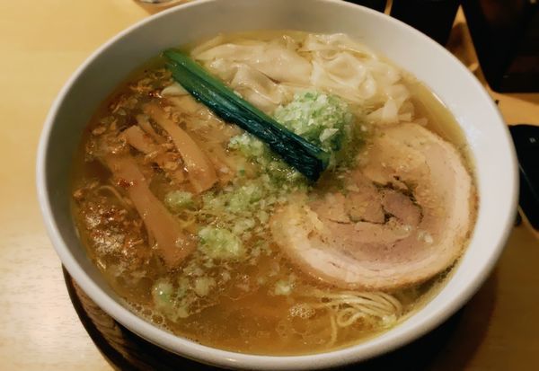 「塩ワンタンめん」@心麺の写真