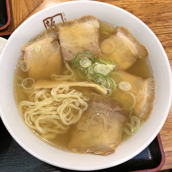 「喜多方ラーメン￥３９０＋ライス」@喜多方ラーメン 坂内 歌舞伎町店の写真