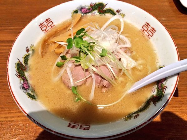 「醤油とんこつラーメン」@ストライプ ヌードルズの写真