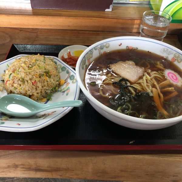 「Aセット(ラーメン、炒飯)800円」@丸鶴の写真