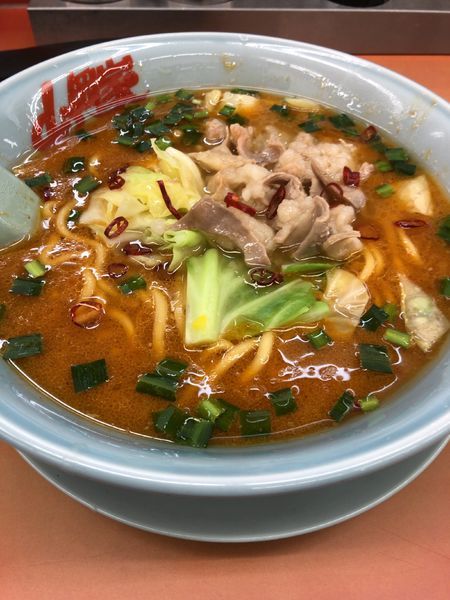 「牛もつ辛いラーメン」@ラーメン山岡家 さいたま宮前店の写真
