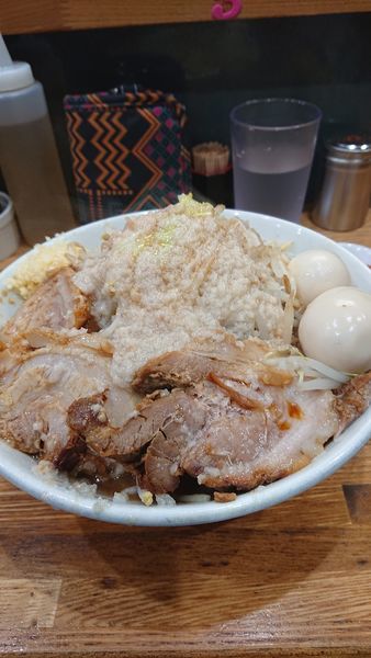 「ラーメン(並)+特製+煮卵」@デカ盛り戦隊 豚レンジャーの写真