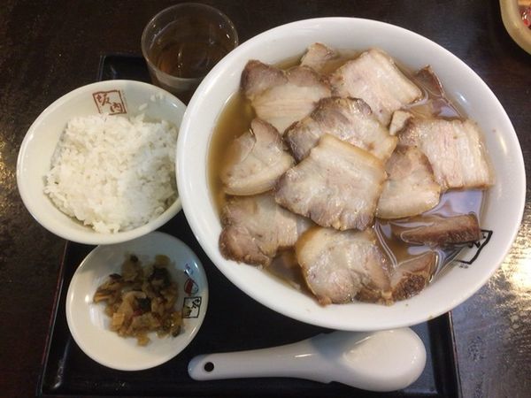 「焼豚ラーメン＋ライス」@喜多方ラーメン坂内 内幸町ガード下店の写真