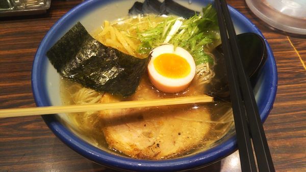 「塩らーめん（まろ味・炙りチャーシュー）」@AFURI 横浜ジョイナス店の写真