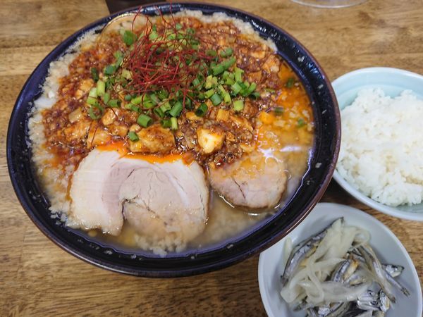 「【限定】麻婆豆腐 背脂煮干ラーメン(半ライス付)950円」@中華蕎麦 丸め 東久留米店の写真