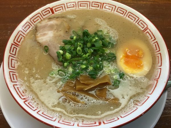 「だるま（極麺 かため）＋替え玉（博多麺ﾊﾞﾘｶﾀ）」@だるま大使 本店の写真