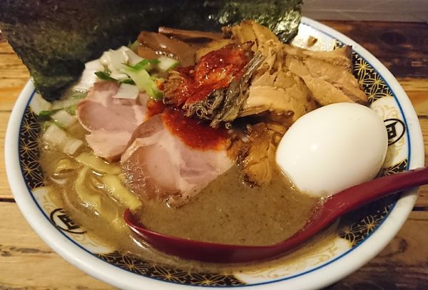 「スーパーゴールデン(1600円)」@すごい煮干ラーメン凪 新宿ゴールデン街店 本館の写真