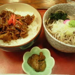 牛カルビ丼セット 800円