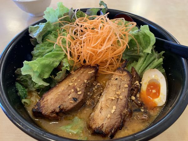 「ターロースタミナスパイシー麺LLサイズ+ターロー追加」@たっちゃんらーめんの写真