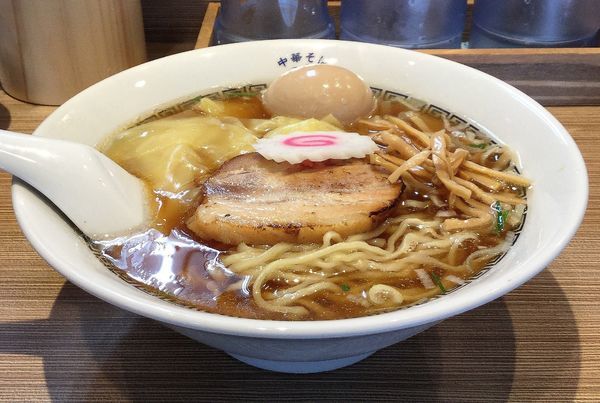 「中華そば 白 味玉 皮ワンタン」@中華そば 六感堂の写真