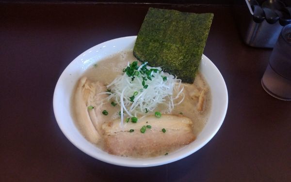 「塩豚とんこつラーメン」@麺屋 ながとみの写真