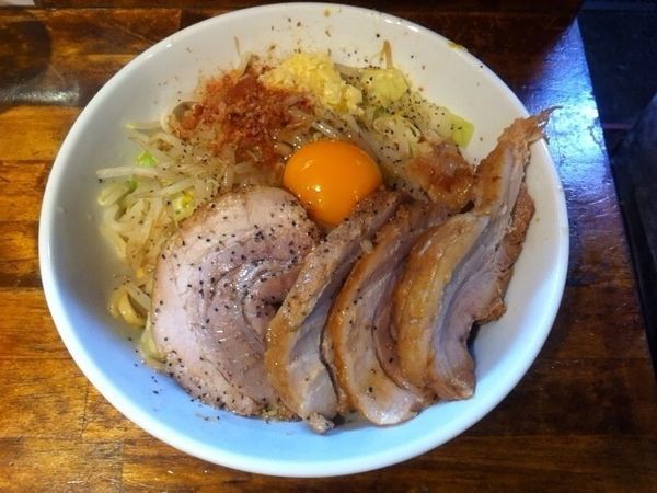 「肉増しまぜそば醤油 野菜＋ニンニク＋カラメ」@麺処 MAZERUの写真