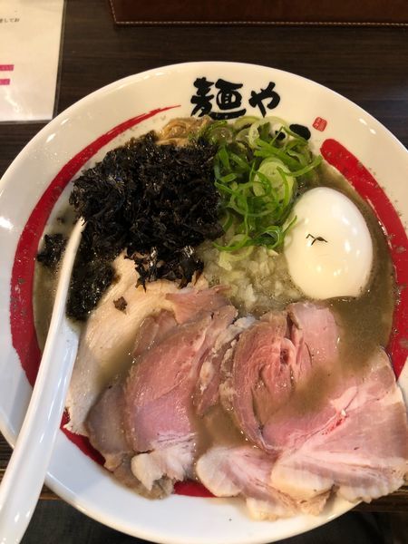 「特製追い煮干そば 生姜の和え玉」@麺や でこの写真