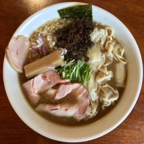 「煮干しらぁ麺 ¥750円（ワンタン＋150円）」@らぁ麺 亀我楽の写真