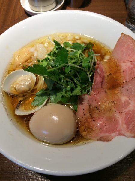 「赤鶏と蛤の淡麗中華そば(醤油)780円➕半熟煮玉子100円」@麺屋 ねむ瑠の写真