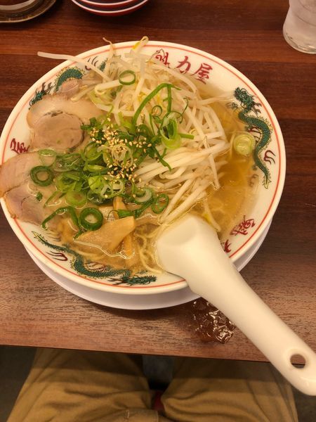 「しおラーメン」@魁力屋 越谷店の写真