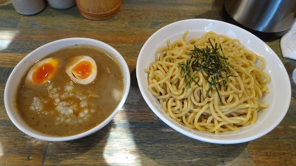 「つけ麺大盛り：甘口（900円）＋味付玉子（100円）」@藍華の写真