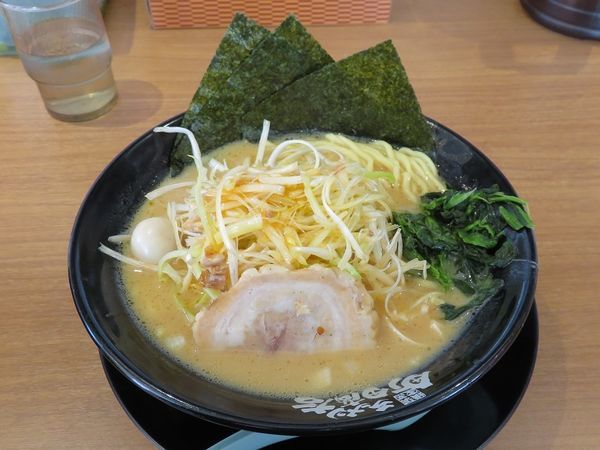 「ネギラーメン麺増し」@町田商店 秦野店の写真