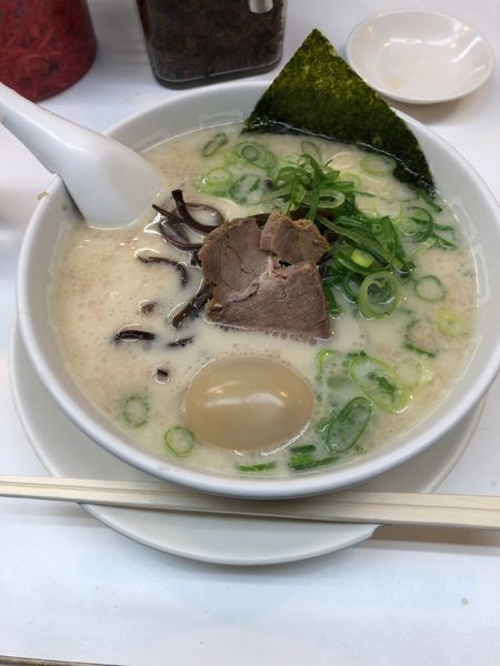 「ラーメン ＋ 味玉 550円 替玉無料」@博多天神 新橋2号店の写真
