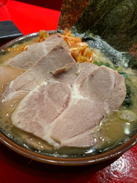「ラーメン700円、辛ネギ100円、チャーシュー250円」@横浜家系らーめん 山崎家の写真