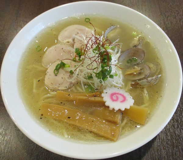 「黄金の塩ラーメン　800円」@自家製熟成麺 吉岡 田端店の写真