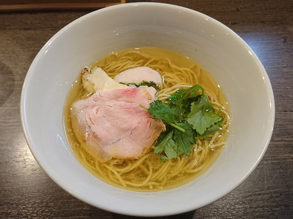 「地鶏塩らあめん（らーめん つぐみ）」@らーめん楓の写真