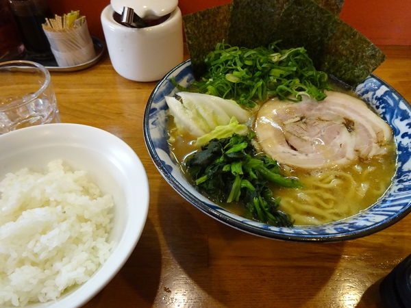 「醤油ラーメン 中盛 850円+ライス100円」@ゆき坊の写真