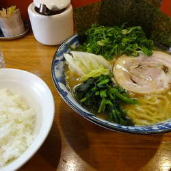 醤油ラーメン 中盛 850円+ライス100円