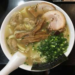 雲呑麵＋鶏手羽先煮付＋醤蛋(味玉)