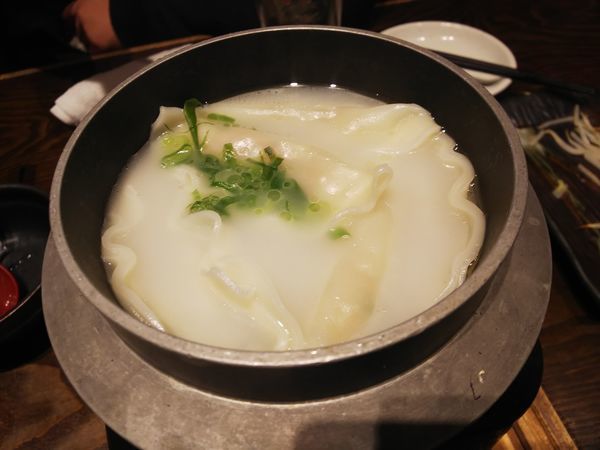 「鶏白湯スープ餃子　320円」@やきとり餃子道場さくら 吉川南口店の写真