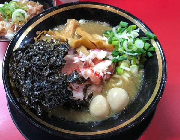 「カニ家系ラーメン」@家系ラーメン とらきち家の写真