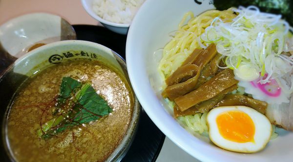 「つけ麺 濃厚魚介」@らーめん岡崎 鶴ヶ島店の写真