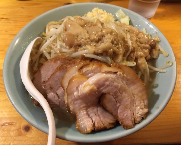 「豚増しラーメン(麺増しニンニクアブラ)」@ラーメン慶次郎 本店の写真