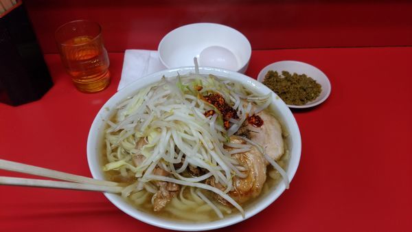 「小ラー油カラメ+生卵+1010カレー」@ラーメン二郎 千住大橋駅前店の写真