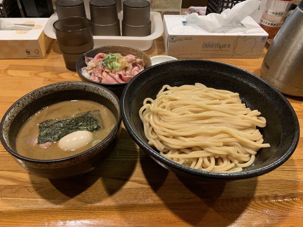 「煮干つけ麺 中盛り チャーシュー丼」@麺屋 ひな多の写真