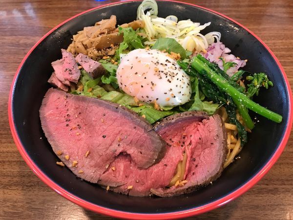 「【月替わり麺】ローストビーフ油soba 950円」@らーめん かいじ 東仙台店の写真