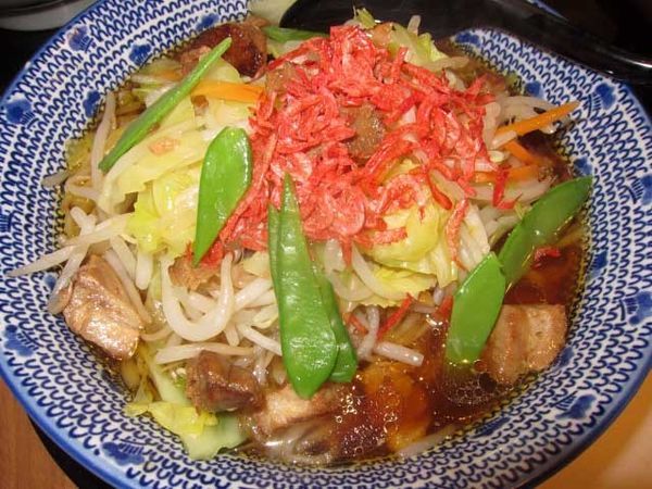 「春野菜とさくらエビのとんさいらーめん醤油　850円（限定）」@麺処直久 新橋店の写真